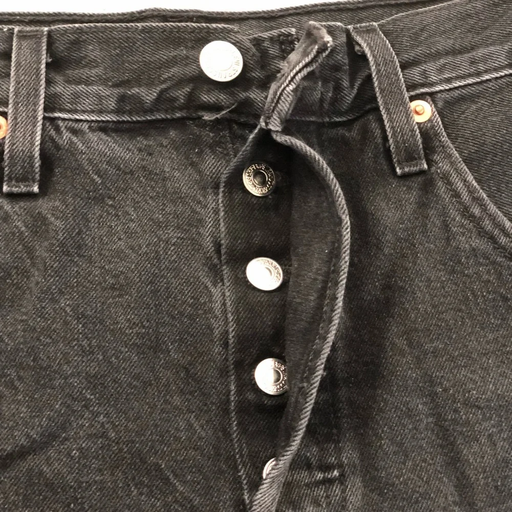 LEVI’S Black 501 Jean Shorts - Picture 2 of 7